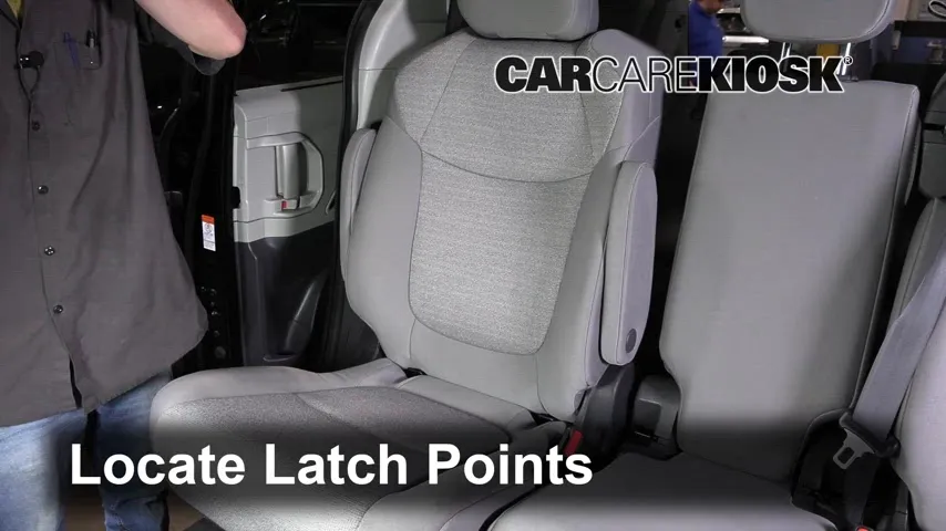 2022 Toyota Sienna LE 2.5L 4 Cyl. Car Seats